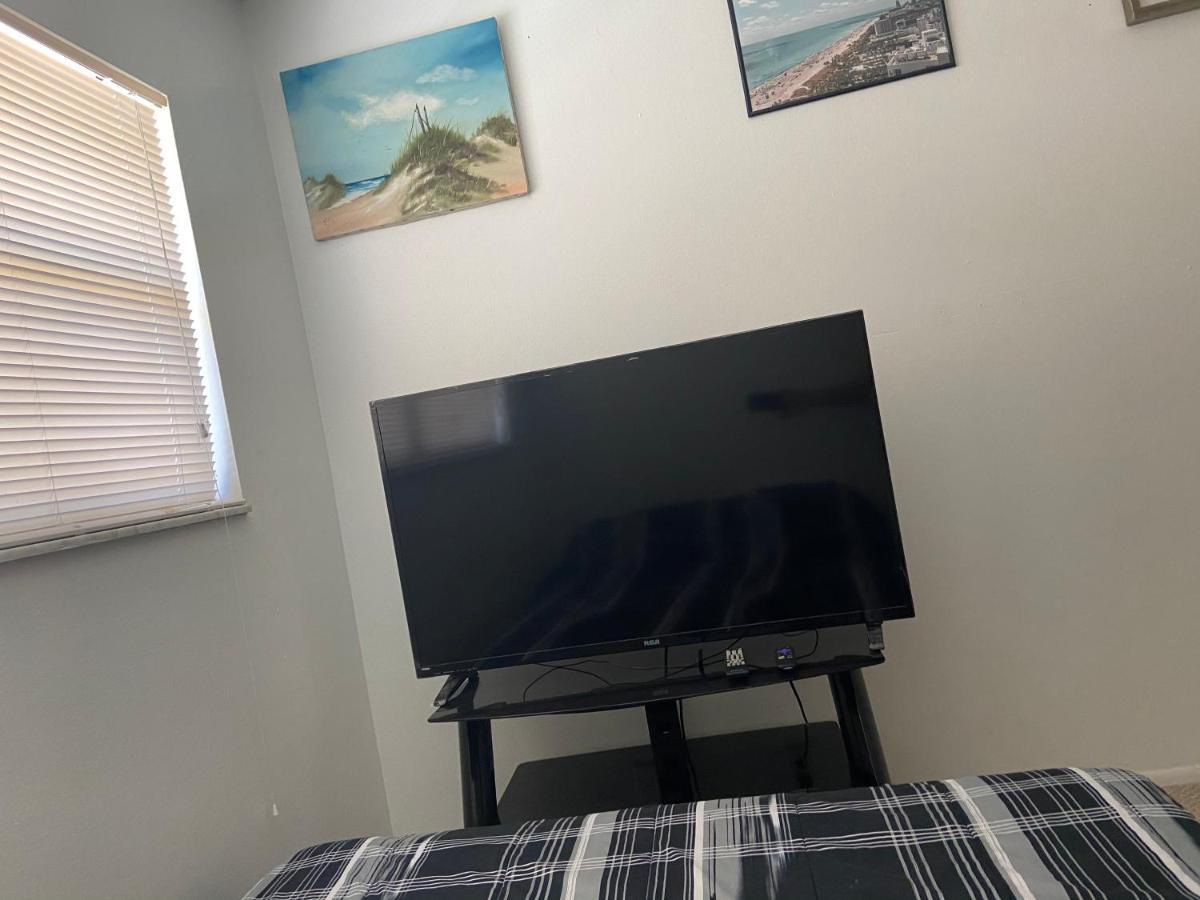 Private Room In A 2 Bedroom 1 Bathroom Shared With Host, On The Beach, Surrounded By Resorts, Only 2 People Max St. Pete Beach Exterior foto